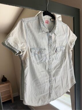 LEVI'S Light Wash Short Sleeve Denim Western Pearl Snap Shirt